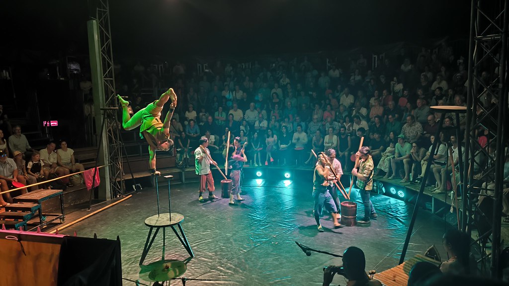 Phare, the cambodian circus y su espectáculo contemporáneo Phare Circo en Siem Reap, Angkor Wat Camboya.